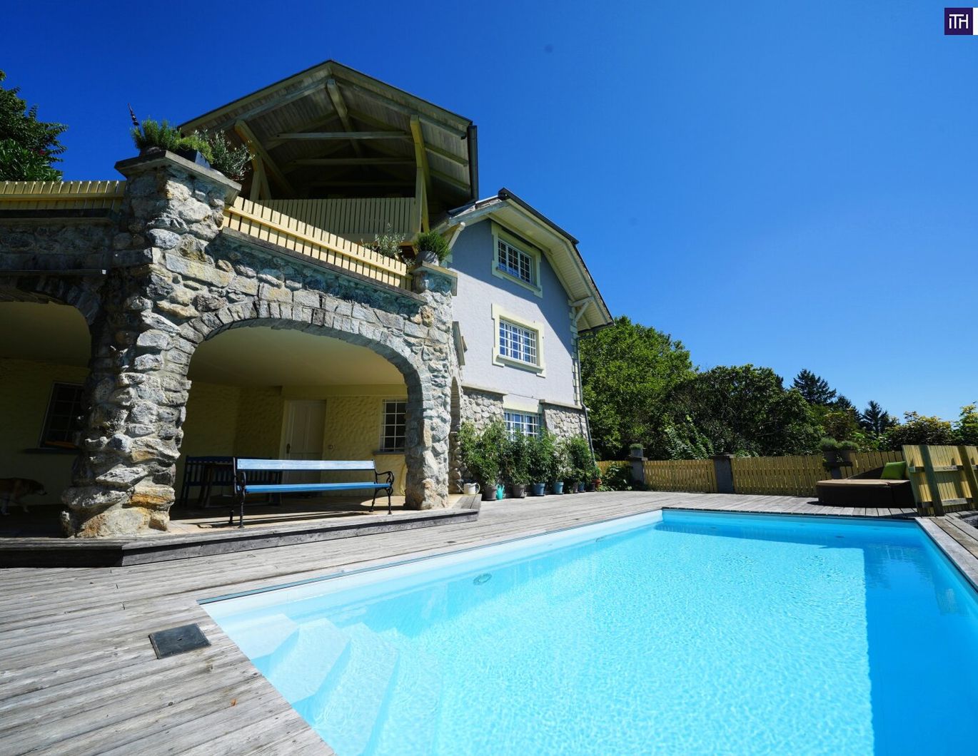 RIESIGER POOLBEREICH MIT AUSBLICK ÜBER GRAZ!! Exklusives Einfamilienhaus in Eggenberg mit Pool, XXL-Terrasse & Traumgarten - Ihre private Oase in Graz!