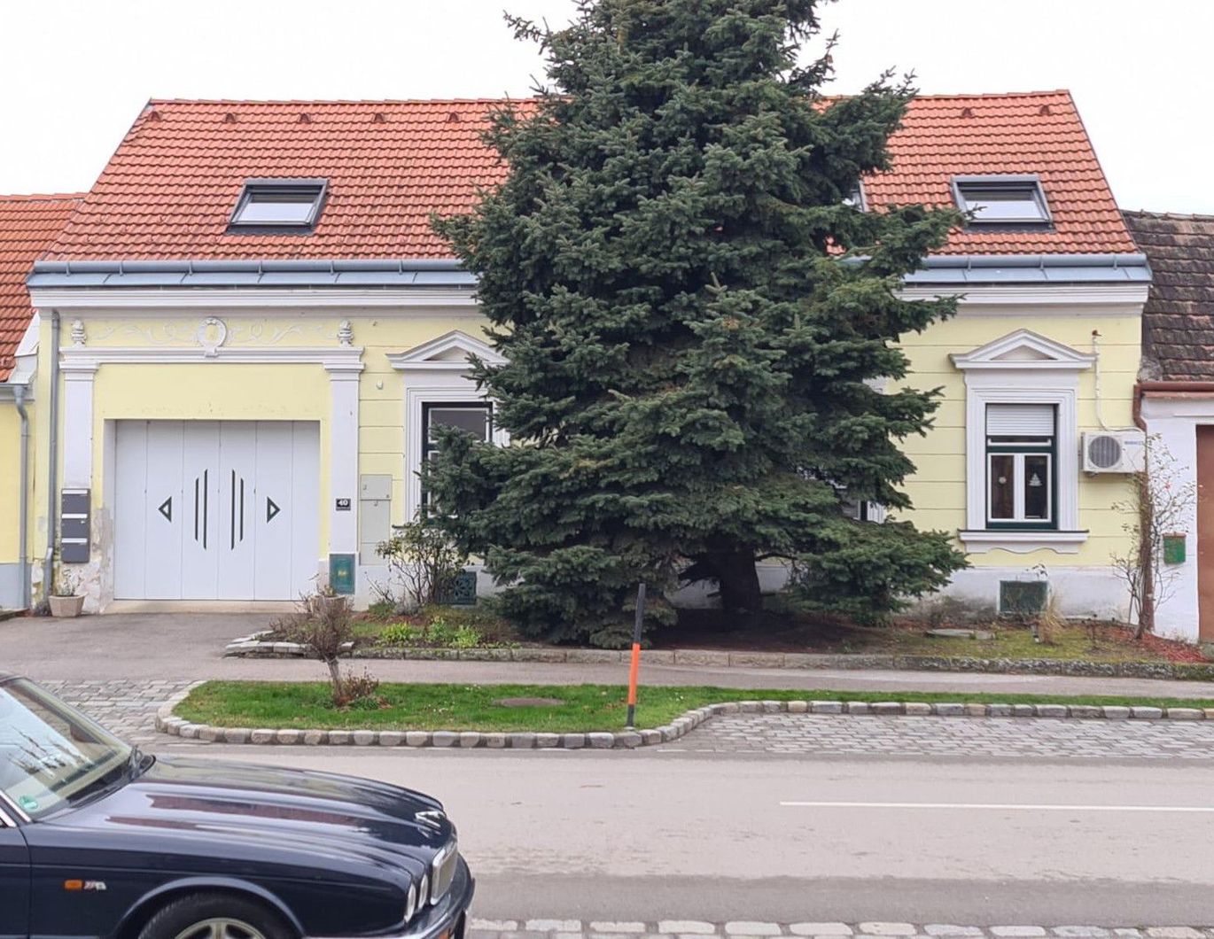 2 getrennte Wohneinheiten plus Rohbau Lager