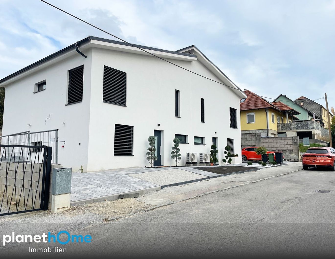 Moderne Doppelhaushälfte: perfekte Kombination aus Neubauqualität und Energieeffizienz