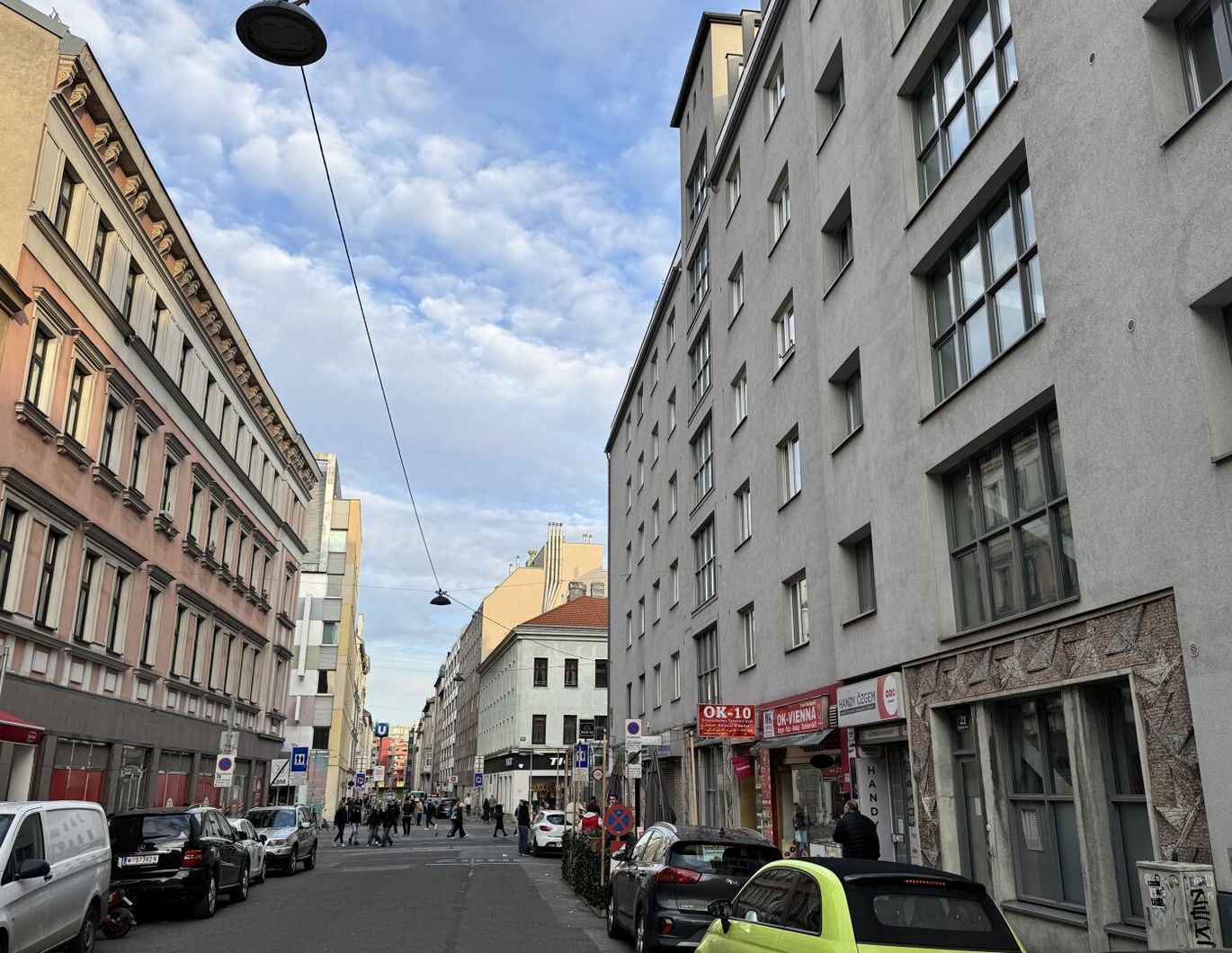 TOP SANIERTE NEUBAUWOHNUNG NUR WENIGE SCHRITTE ZUR U1