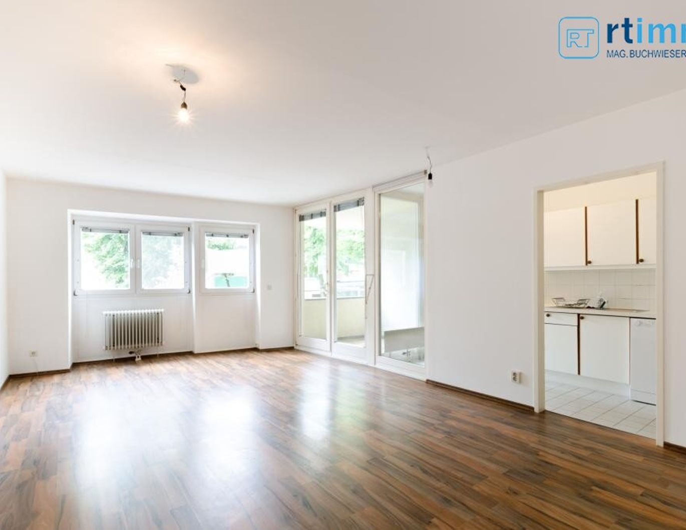 BALKON + LOGGIA + 2 ZIMMERWOHNUNG + GARTENBENÜTZUNG + GARAGE derzeit vermietet