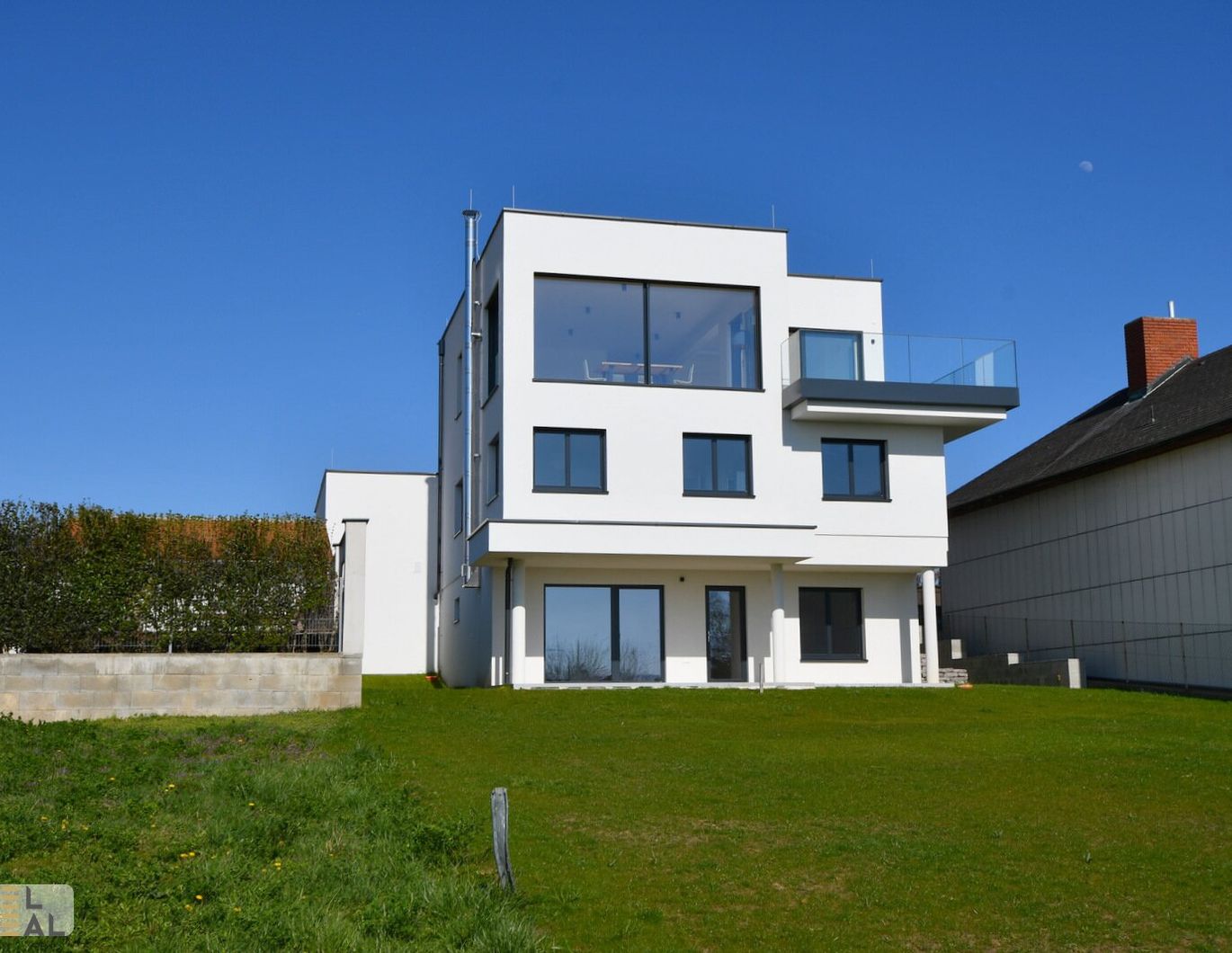 NEU ERRICHTETE, EXKLUSIVE VILLA MIT TRAUMHAFTEN SEEBLICK IN TOPLAGE