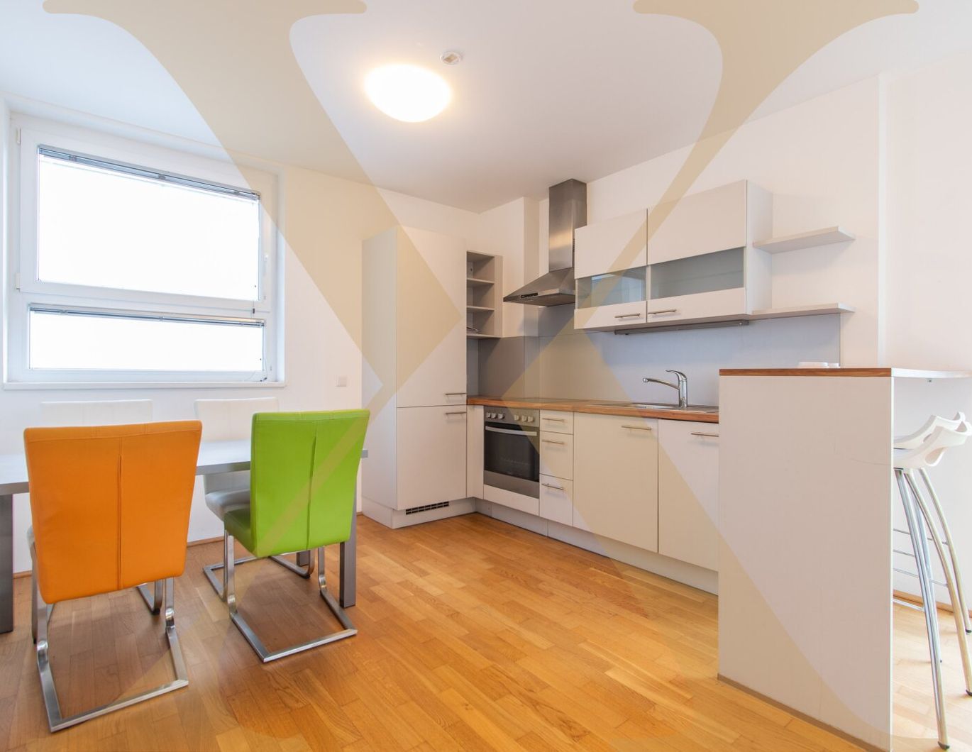 Möblierte 2,5-Zimmer-Wohnung samt moderner Einbauküche und großzügigem Balkon in Linz nähe UKH zu vermieten!