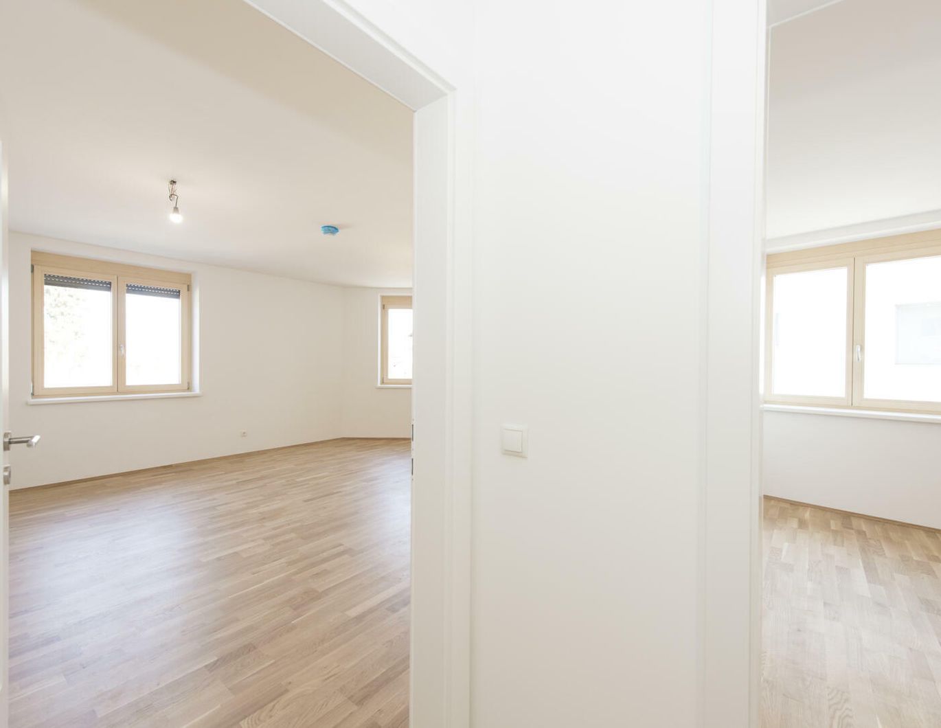 Liebevolles 2-Zimmer Zuhause mit großzügigen Fensterflächen inkl. Carportabstellplatz!