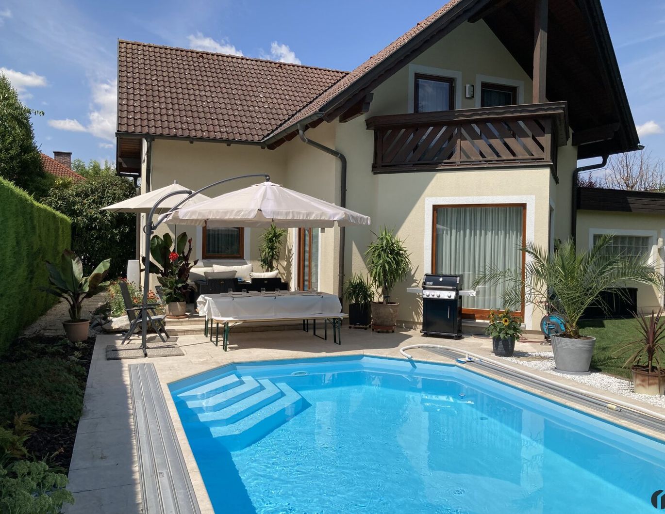 Gepflegtes Einfamilienhaus mit Pool und Wohlfühlgarten in ruhiger Lage von Tulln