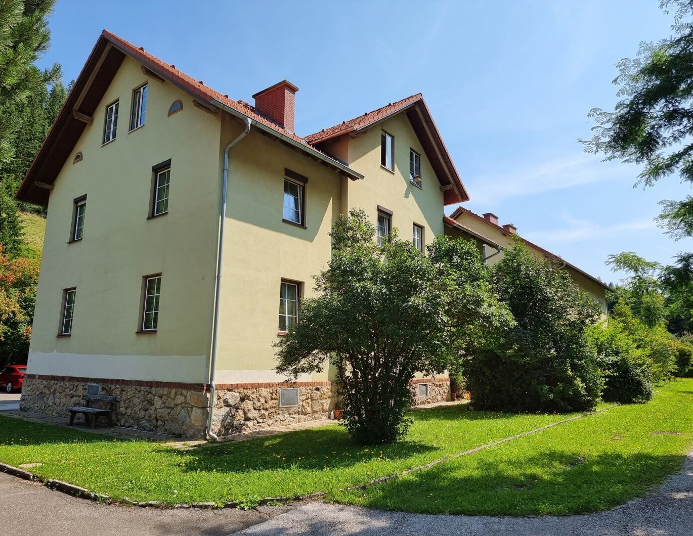 Gut aufgeteilte Pärchenwohnung mit Garage!