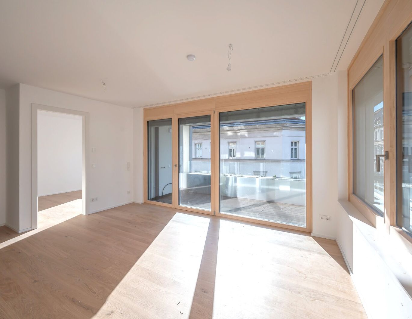 ++MOLLARD 50++ Stilvolle 2-Zimmer-Wohnung mitten im Herzen der Stadt (1/13)