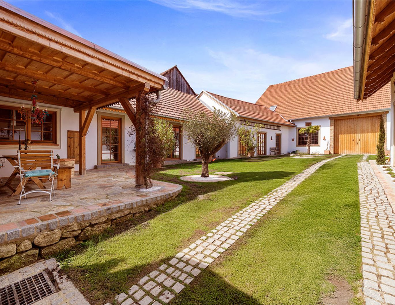 Einmalige Gelegenheit! Renovierter, historischer Vierkanthof - nur 40 Minuten von Wien im Weinviertel