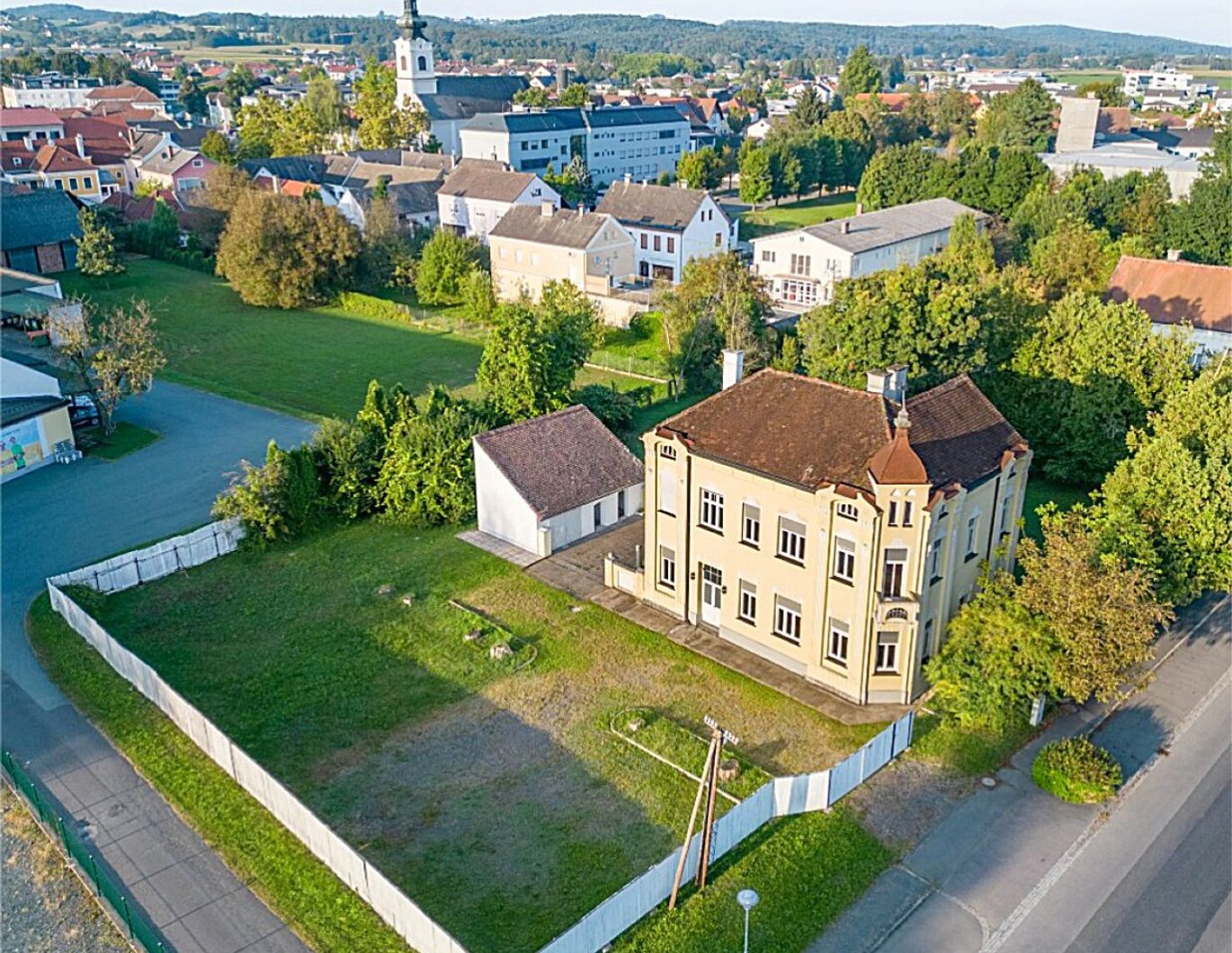 Jugendstil Villa in JENNERSDORF - Sehr schön renoviert mit großzügigen sonnigen Garten!