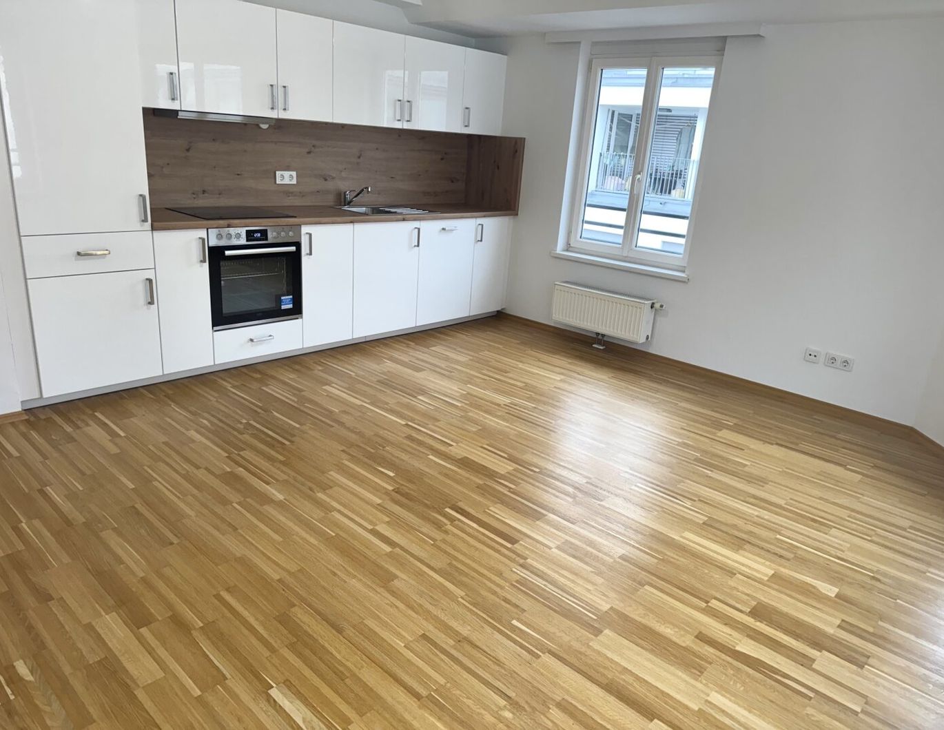 Helle 2-Zimmer-Dachgeschosswohnung mit optimalem Grundriss und neuer Küche - NÄHE AKH