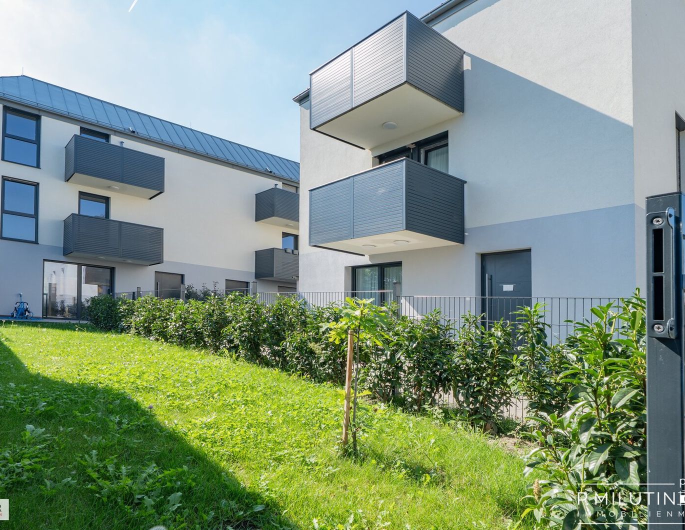 Neu in 2331 Vösendorf++ Erstbezug++Schlüsselfertig++Moderne Doppelhaushälfte für Jungfamilien mit großzügiger Außenfläche 2 Gärten + 2 Terrassen + 4 Balkone++ Gesamtnutzfläche: ca. 240 m²