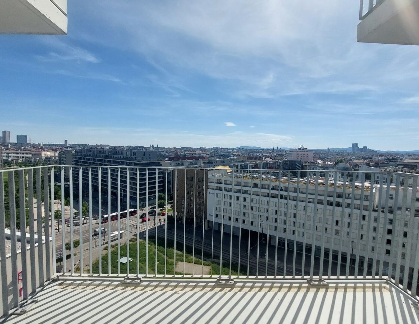 Sonnwendviertel: 1-Zimmer-Wohnung mit Balkon im 12. OG - Fitnessraum, Co-Working & Rooftop-Terrasse inklusive!