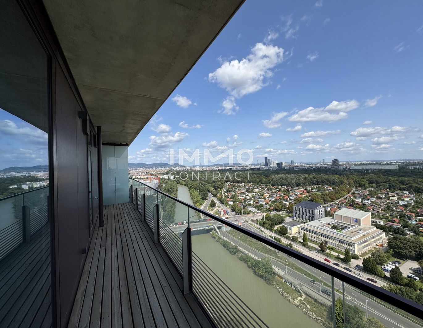 ERSTBEZUG: Wie im Urlaub! Kompakte Dreizimmer-Wohnung für Singles, Paare und Investoren