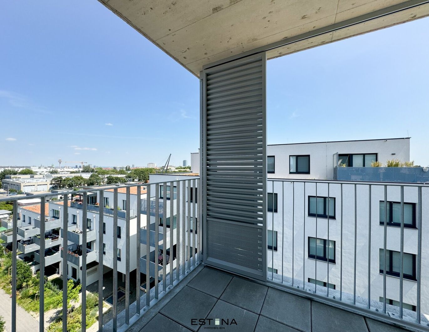 Am schönen Platz - Wohnung mit Freifläche und Kühlung