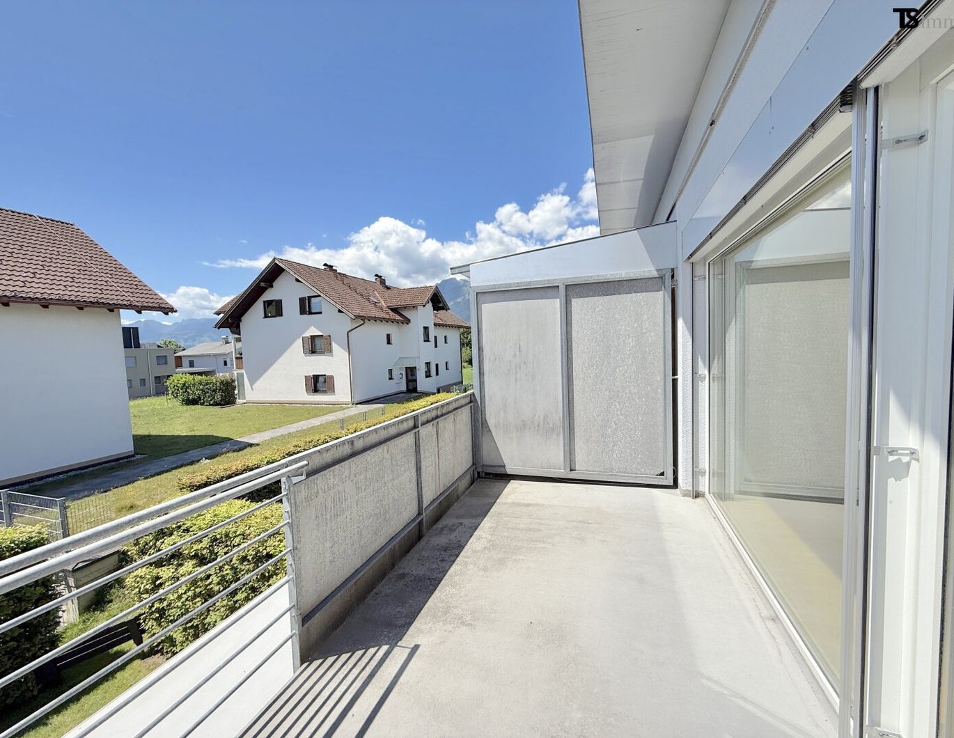 Feldkirch - Nofels: Wohnen im Grünen - 2-Zimmer-Wohntraum mit Balkon, moderner Küche