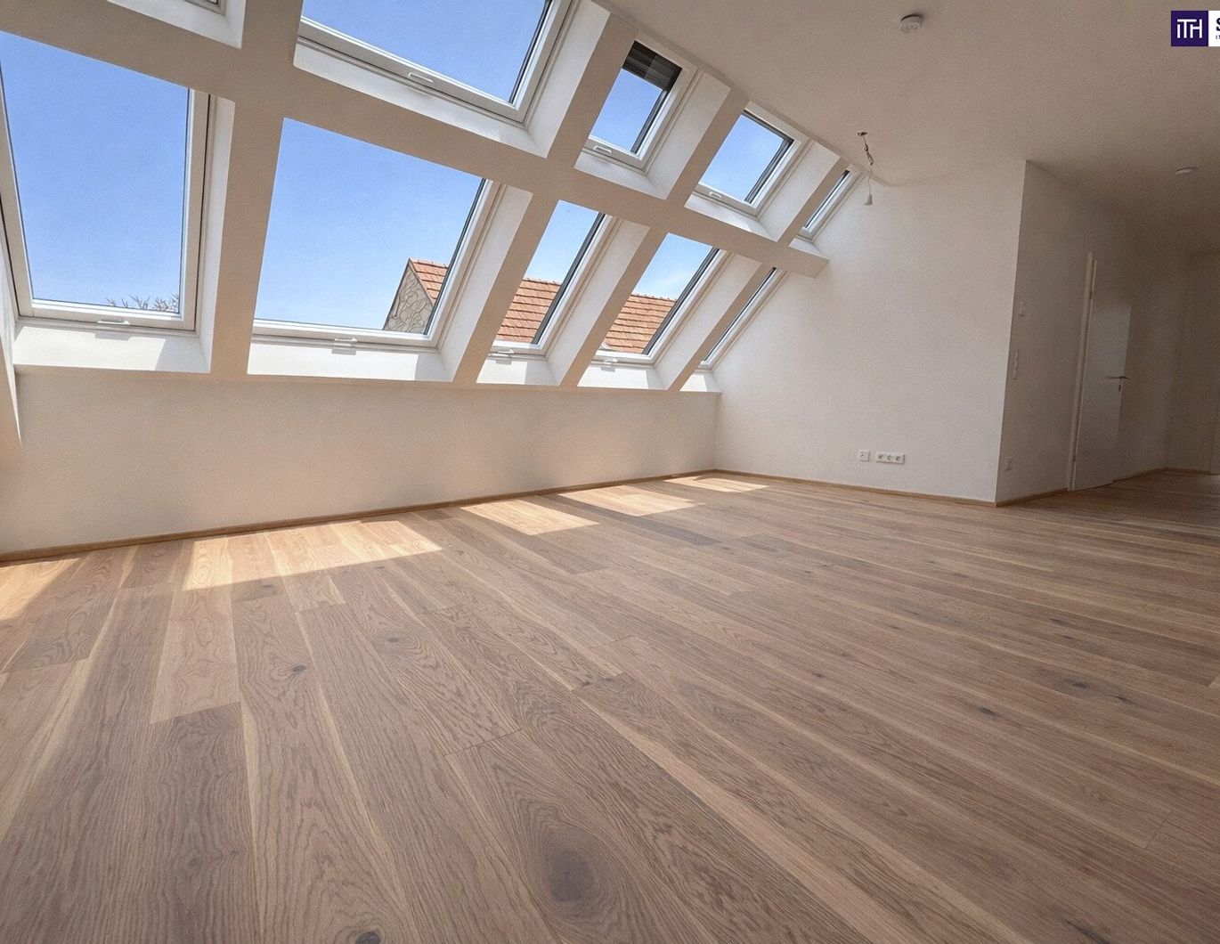 Penthouse-Feeling im Neubau: Lichtdurchflutete 4-Zimmer-Maisonette mit außergewöhnlich großer Dachterrasse!