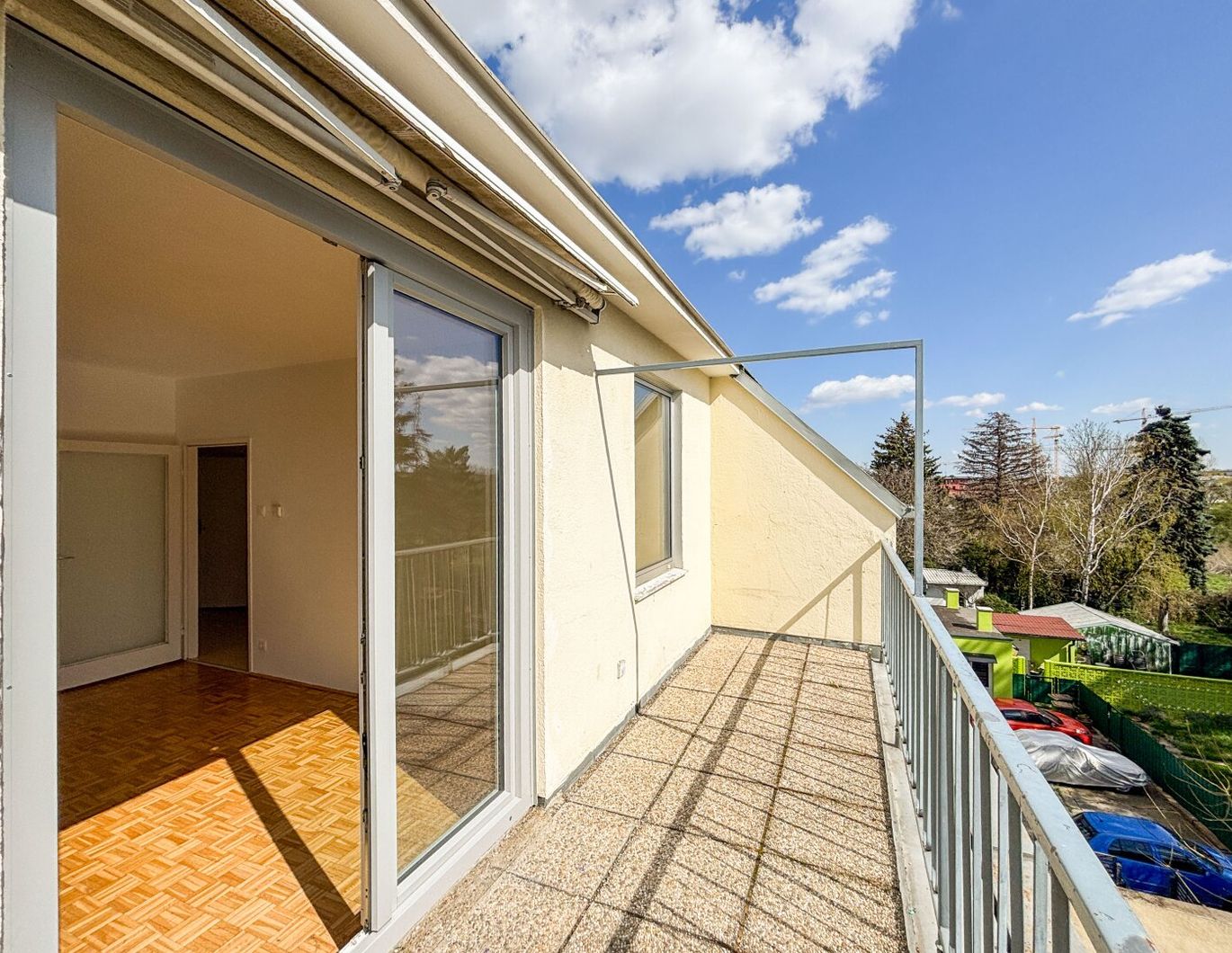 Sonnige DG-Wohnung mit Weitblick und Terrasse - Wohlfühlfaktor!