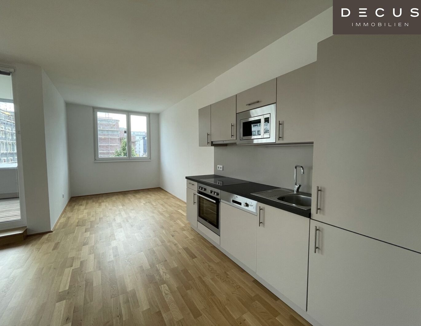 1.STOCK | NAHE BAHNHOF | GROSSE FREIFLÄCHE | 4 ZIMMER | AB ANFANG APRIL VERFÜGBAR