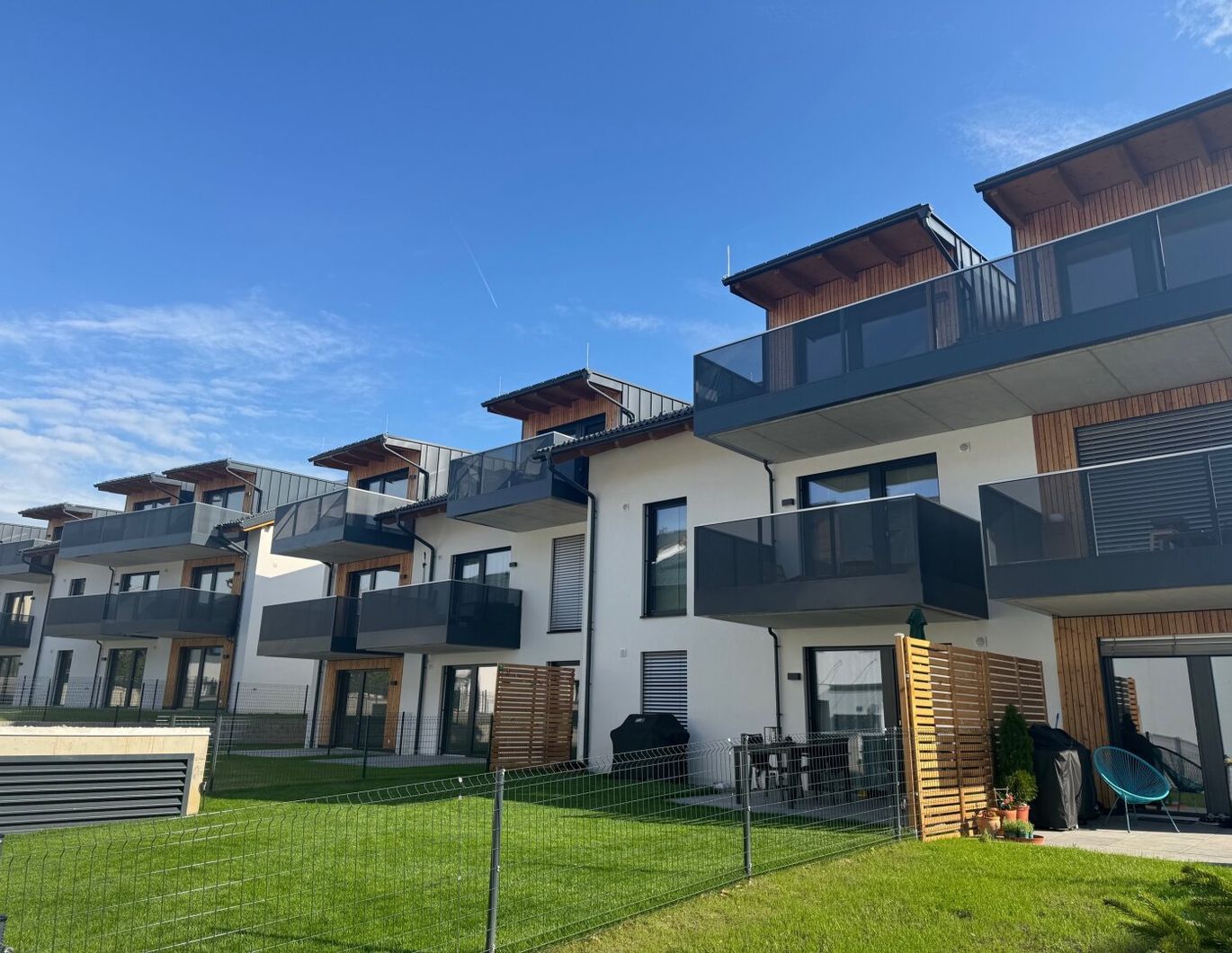 ERSTBEZUG | 3 Zimmer Dachgeschoß Wohnung mit 100m2 Wohnfläche | SW-Terrasse, 2 TG Plätze | Hallwang