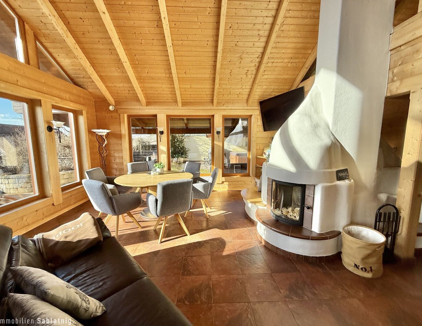 TRAUMHOLZHAUS - Stilvolles Wohnen mit Galerie-Schlafzimmer und malerischer Aussicht