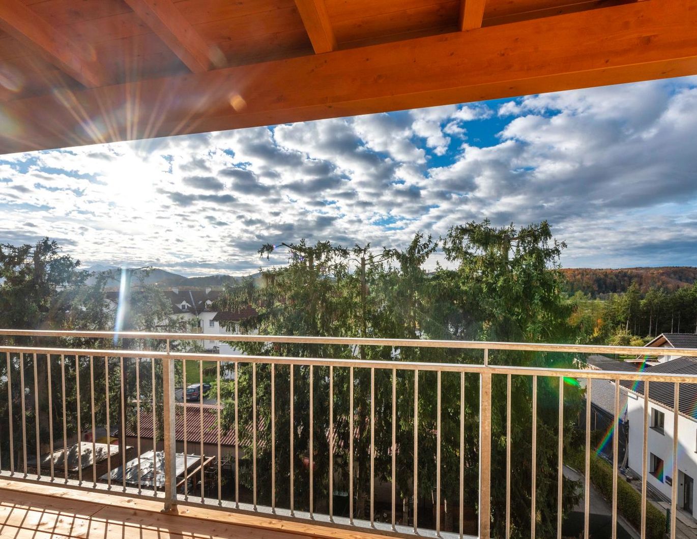 Neubau mit Qualität: Helle Wohnung mit großer, überdachter Terrasse