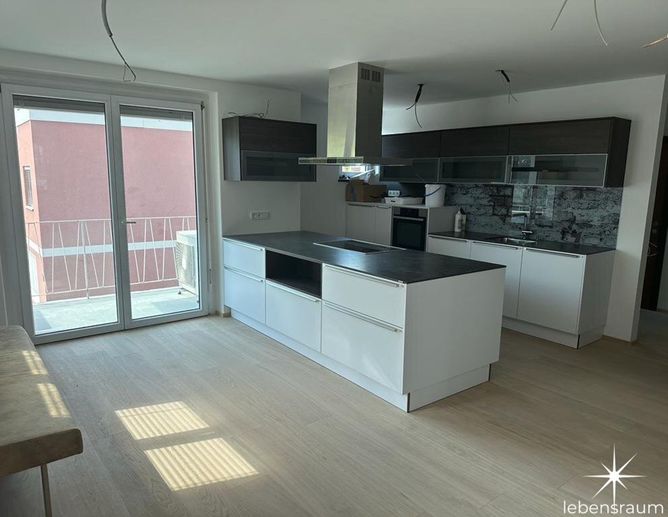 Schöne 3-Zimmer Wohnung. Auch als Büro nutzbar. Mieten mitten in Spittal/Drau. Balkon.