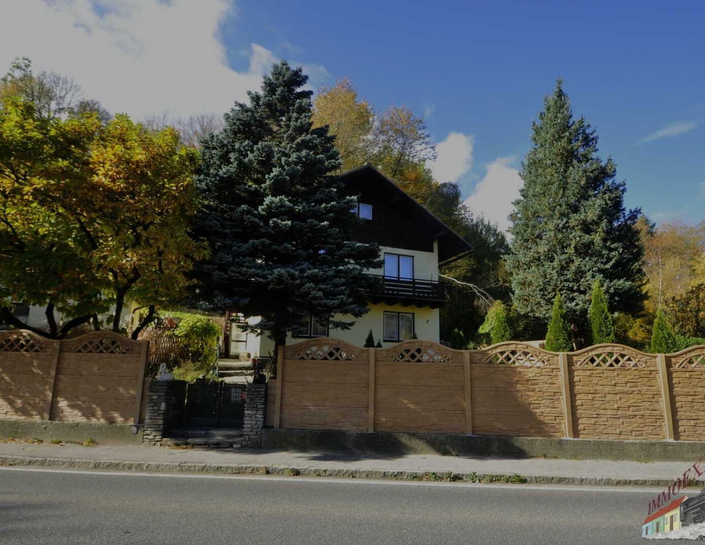 Zweifamilienhaus mit 2 Wohnungen zu je 110 qm und 67 qm in schönen Rotheau