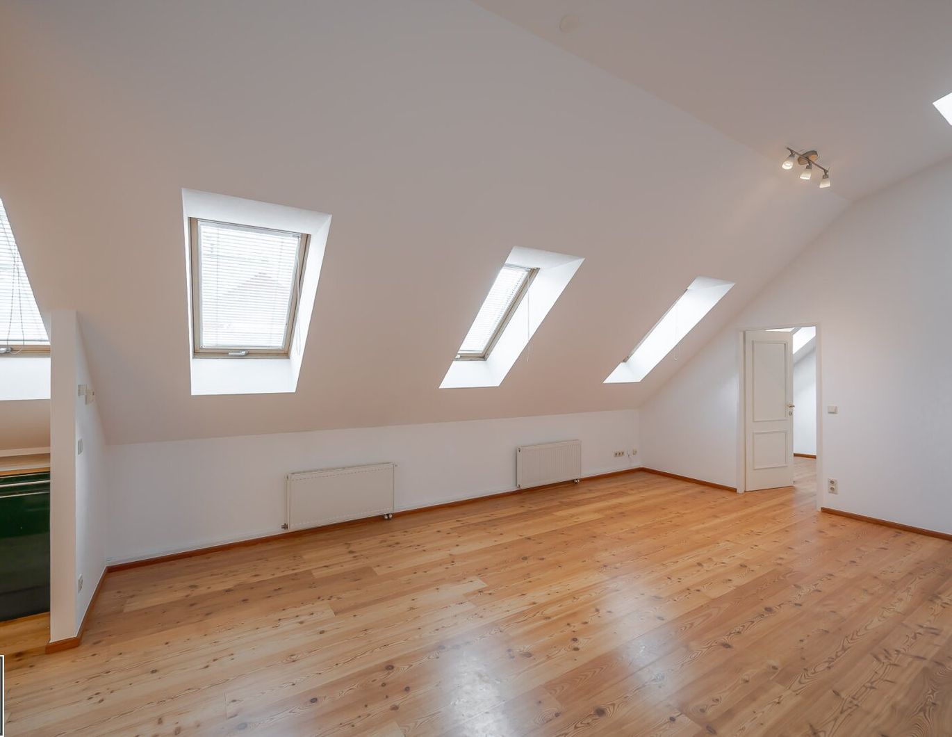 Wohnen in der Innenstadt: 2 Zimmer DG Wohnung - klimatisiert - modern ausgestattet - ab sofort beziehbar!