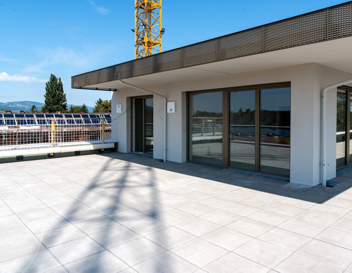 105 m² Dachterrasse für Ihr Leben im Freien - barrierefreie Komfortwohnung mit grünem Energiekonzept