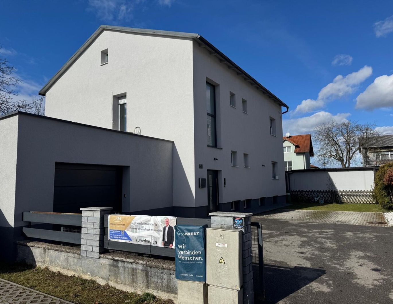 Saniertes Zweifamilienhaus im Zentrum von Haid mit großzügigem Grünbereich
