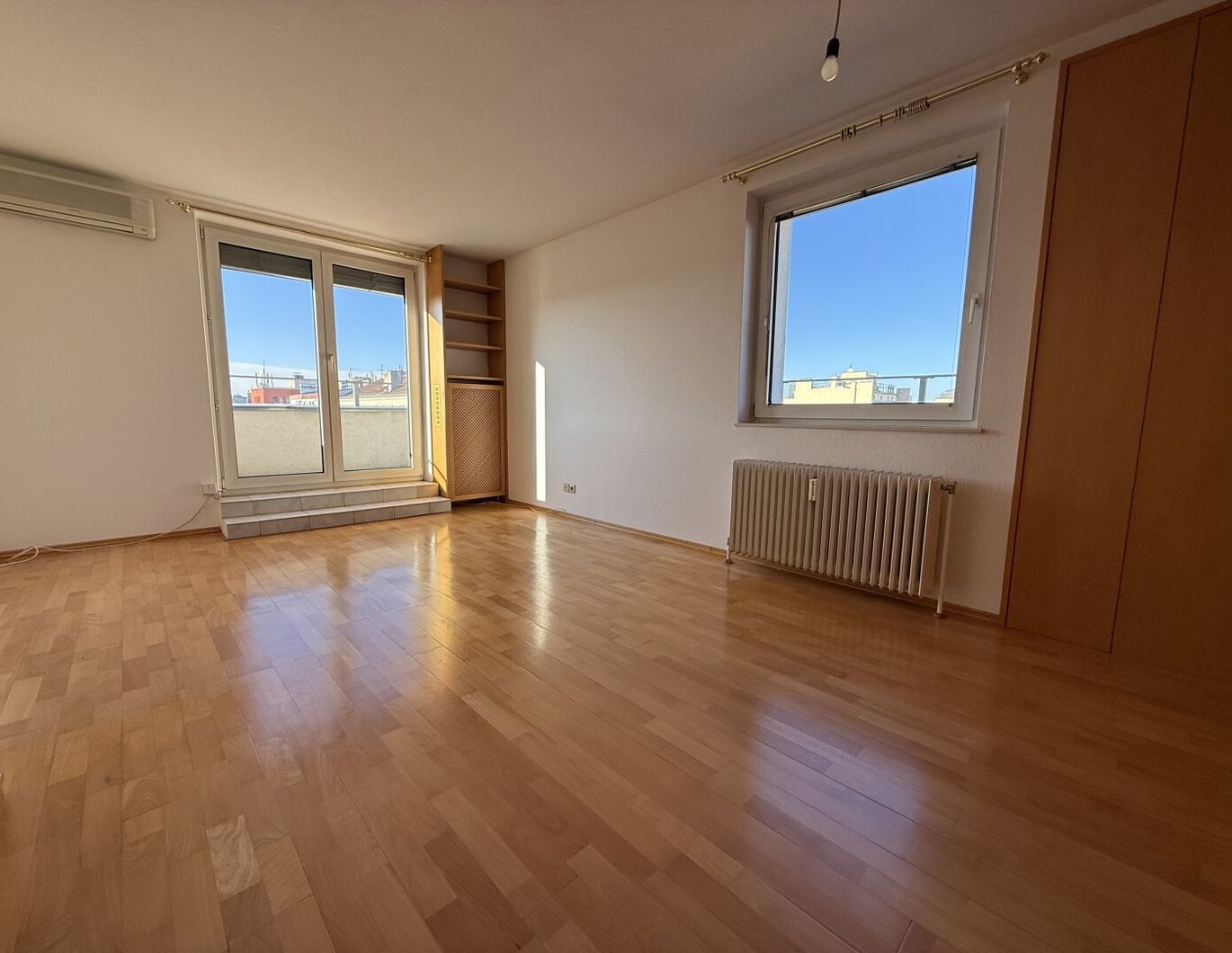 DACHGESCHOSS + PERFEKT für Zwei + 25m² TERRASSE + nächst WIELANDPARK!