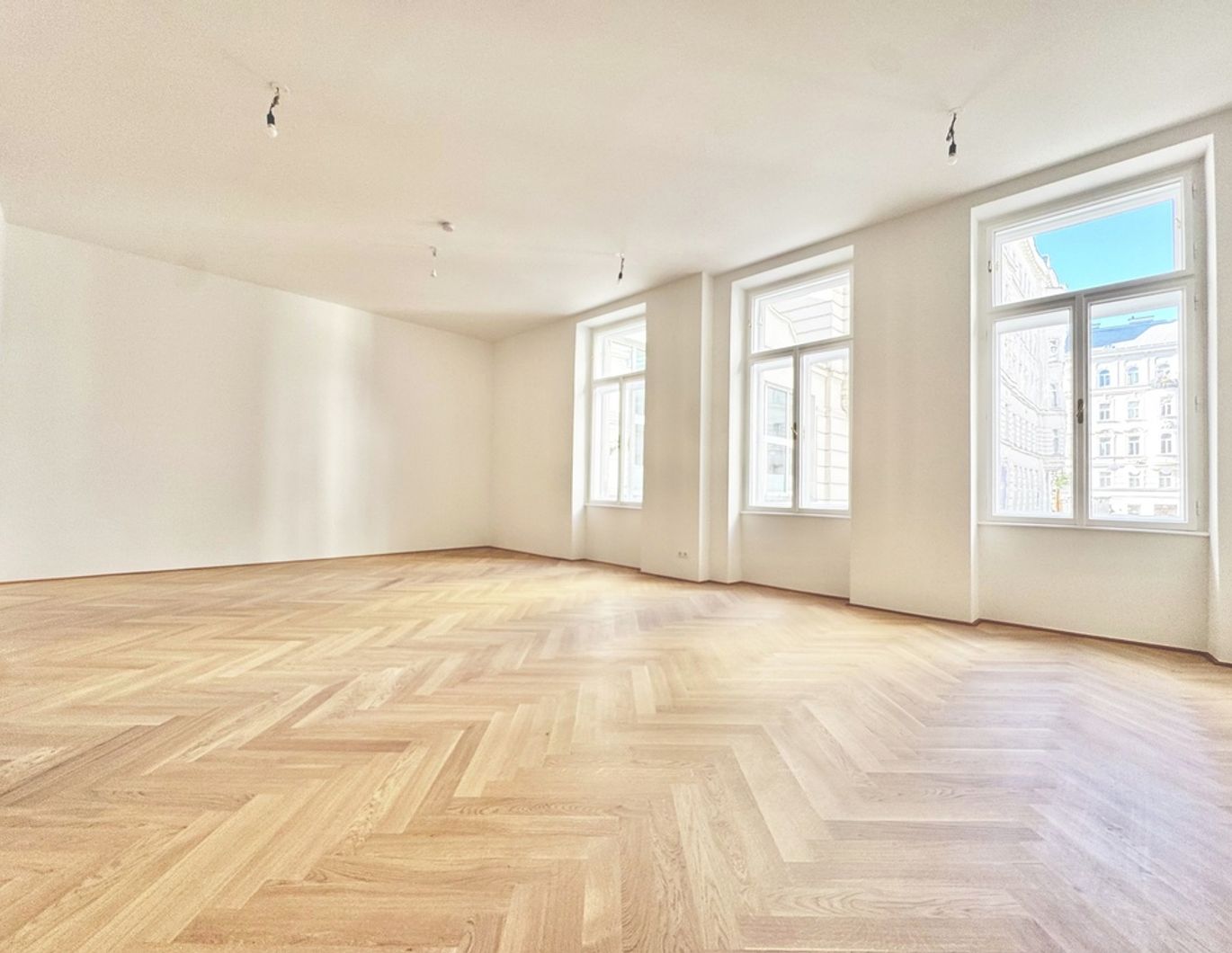 ERSTBEZUG NACH SANIERUNG | NEUBAUGASSE | EXKLUSIVE 4 ZIMMER | TOPLAGE | U-BAHN-NÄHE