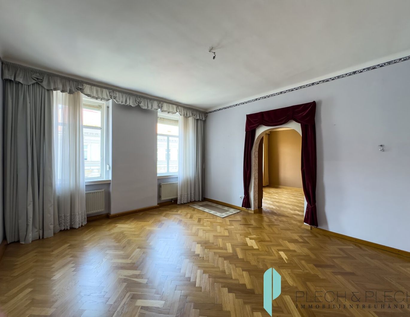 Sanierungsbedürftige - 4 Zimmer Altbauwohnung - 3. Stock -