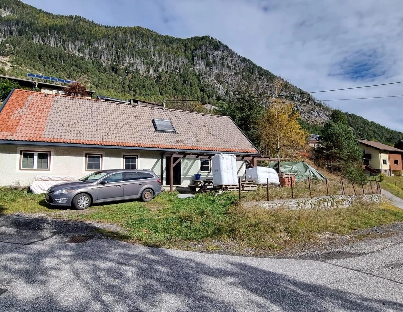 Grundsaniertes Einfamilienhaus für Handwerker zum fertig renovieren (Provisionsfrei)
