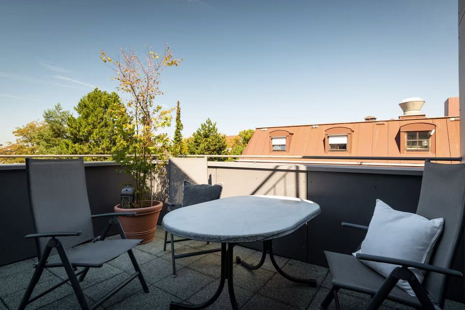 In der letzten Nachricht war von einer Einzimmerwohnung mit geräumiger Terrasse die Rede!