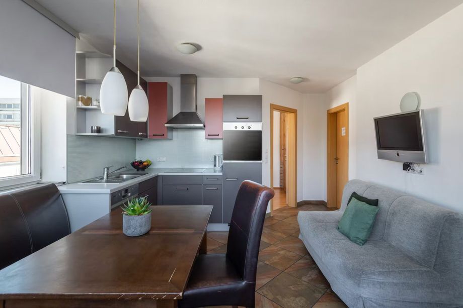 In der letzten Nachricht war von einer Einzimmerwohnung mit geräumiger Terrasse die Rede!