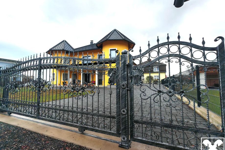 Ein Leben wie im Märchen! Schlossähnliches Anwesen mit unverwechselbarem Charakter
