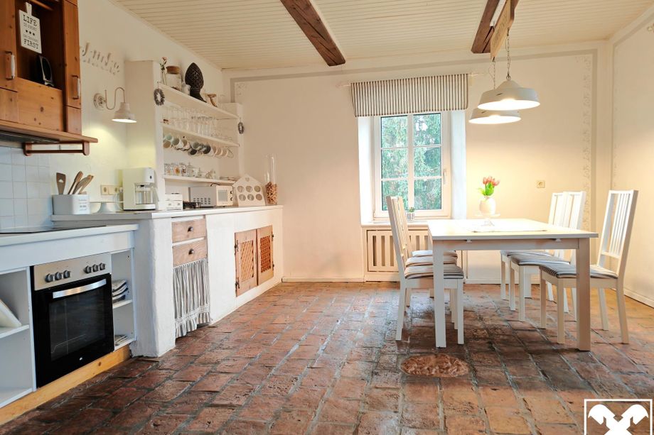 Exklusives Anwesen am Stadtrand von Klagenfurt mit Wohnhaus, Nebengebäuden und Gartenparadies!
