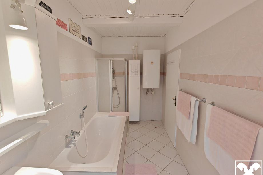 Exklusives Anwesen am Stadtrand von Klagenfurt mit Wohnhaus, Nebengebäuden und Gartenparadies!