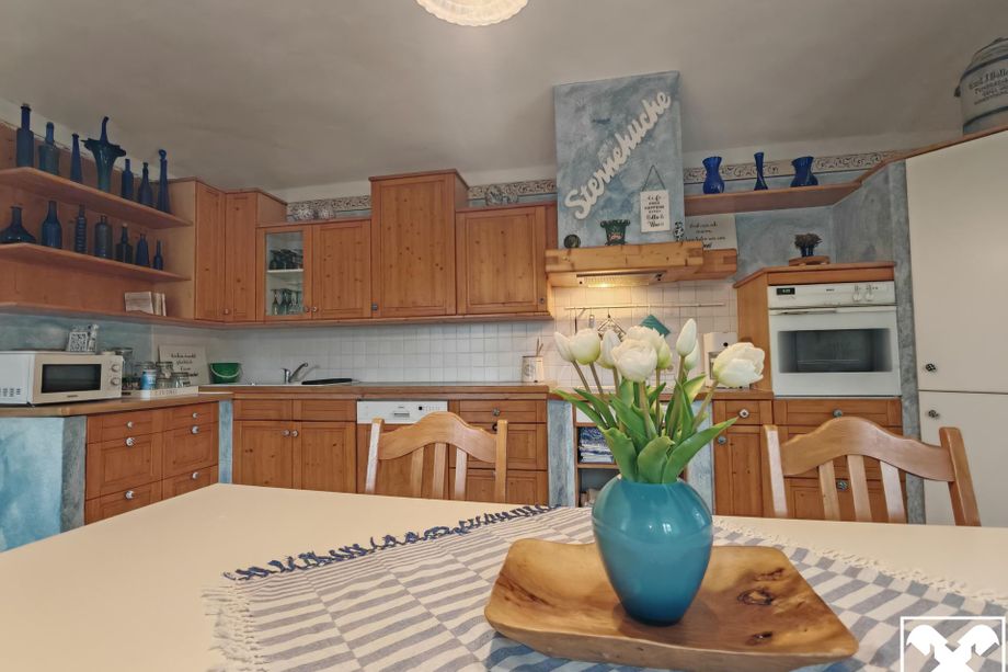 Exklusives Anwesen am Stadtrand von Klagenfurt mit Wohnhaus, Nebengebäuden und Gartenparadies!