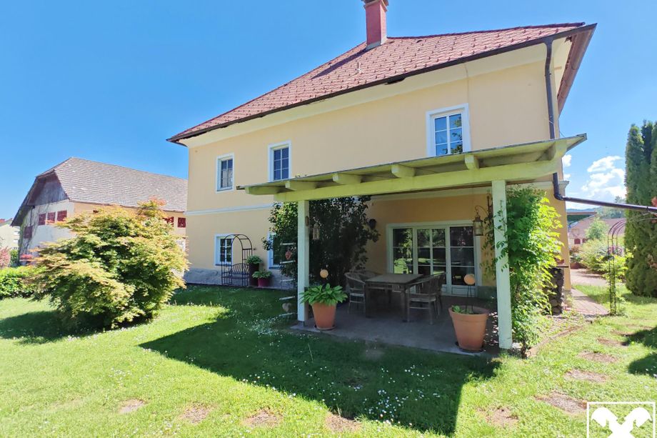 Exklusives Anwesen am Stadtrand von Klagenfurt mit Wohnhaus, Nebengebäuden und Gartenparadies!