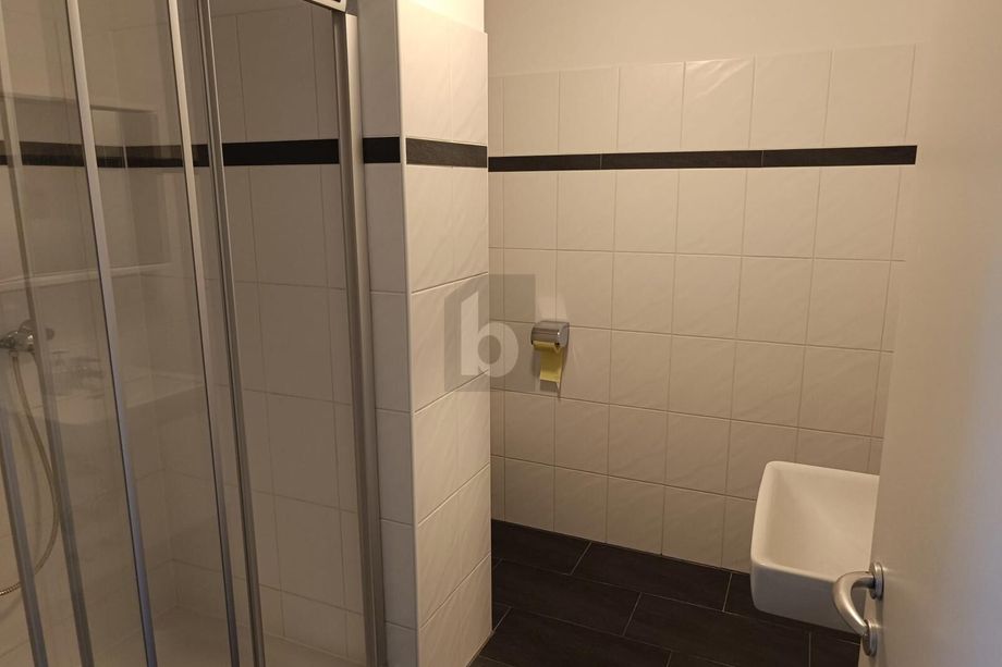 Preisreduktion! BÜRO/STUDIO/PRAXIS IN ZENTRALER LAGE ZU VERMIETEN