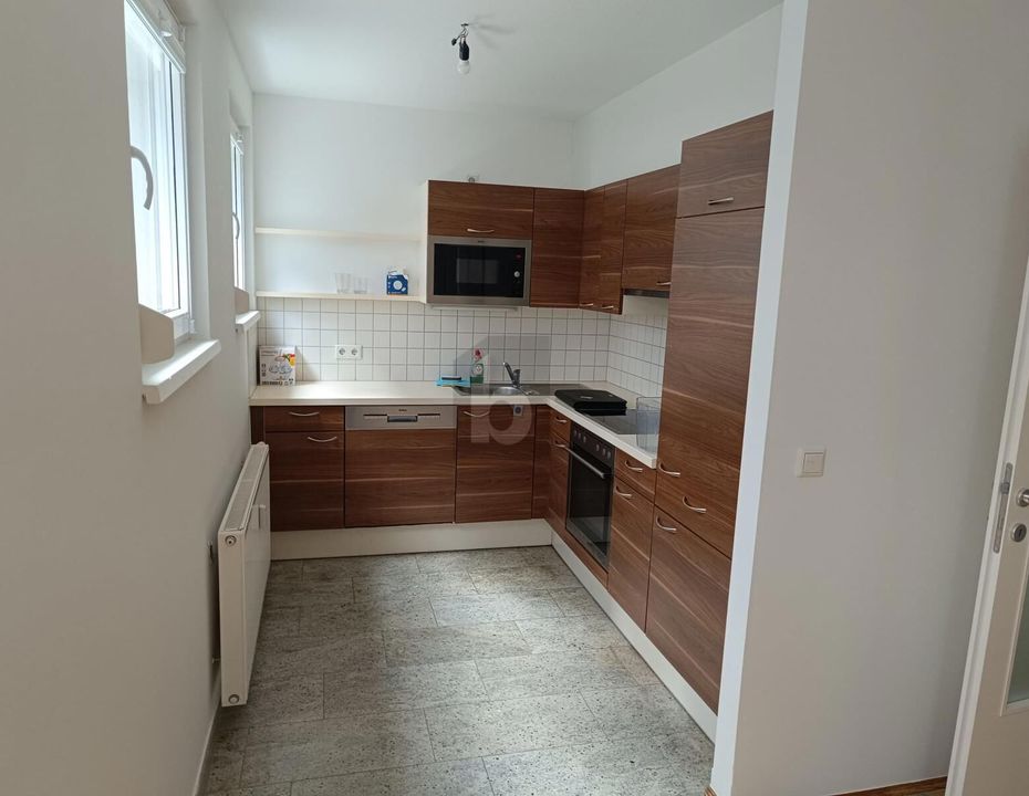 Preisreduktion! BÜRO/STUDIO/PRAXIS IN ZENTRALER LAGE ZU VERMIETEN