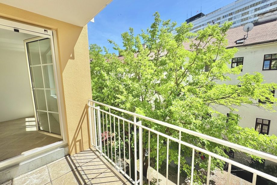 TERRASSENTRAUM | HOFSEITIG | HELLE 2 ZIMMER | TOPLAGE NÄHE KLINIK LANDSTRASSE