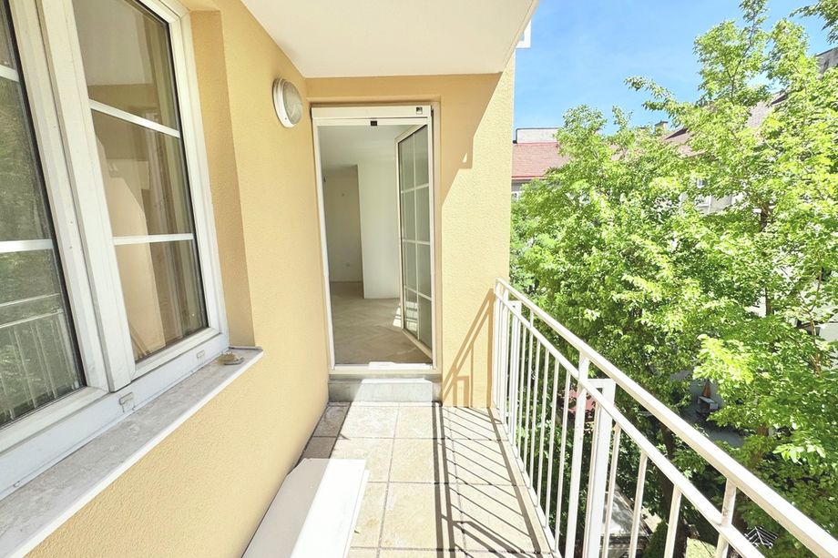 TERRASSENTRAUM | HOFSEITIG | HELLE 2 ZIMMER | TOPLAGE NÄHE KLINIK LANDSTRASSE