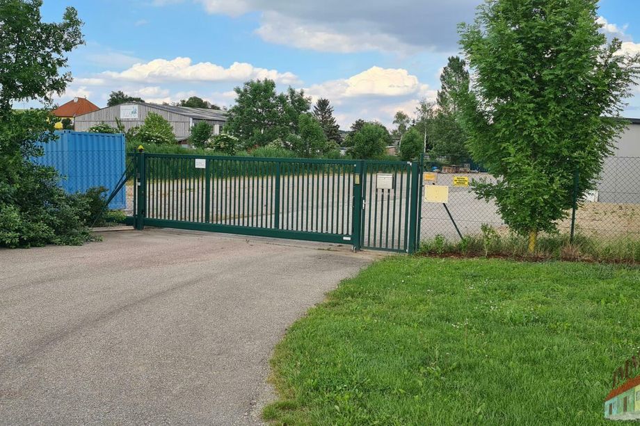 Nahe Böheimkirchen Freiflächen für einzelne Autos, Boote , Wohnwägen Nähe St Pölten / Nord