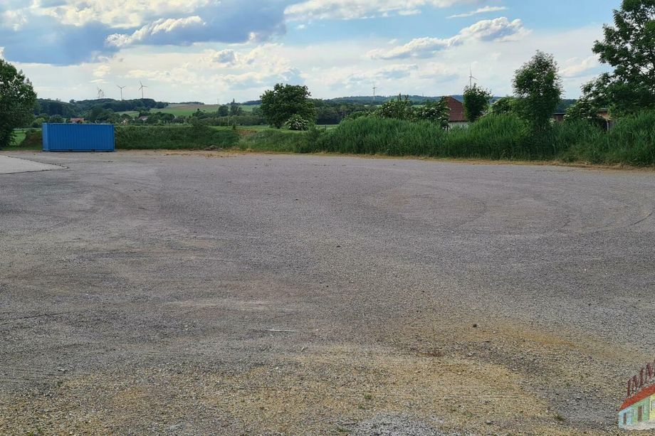 Nahe Böheimkirchen Freiflächen für einzelne Autos, Boote , Wohnwägen Nähe St Pölten / Nord