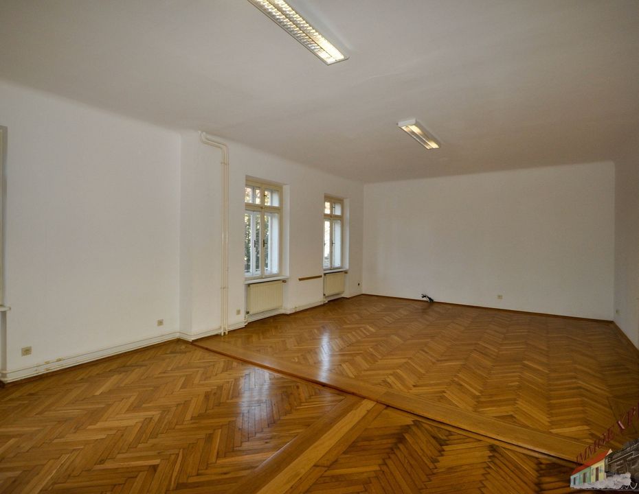 Villa in gut frequentierter und sichtbarer Lage! Ideal als Rechtsanwaltskanzlei oder Praxisraum und dgl. geeignett