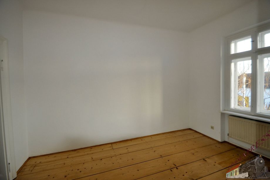 Villa in gut frequentierter und sichtbarer Lage! Ideal als Rechtsanwaltskanzlei oder Praxisraum und dgl. geeignett