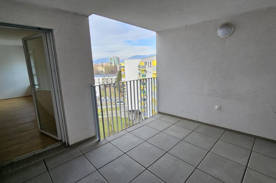2 Zimmer mit Küche und Fernblick-Loggia